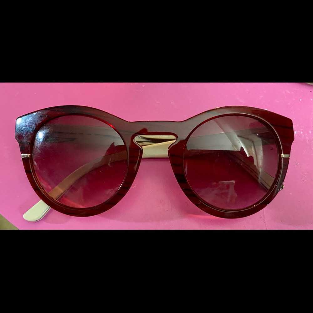 L.A.M.B Sunglasses Style LA562 in Burgundy